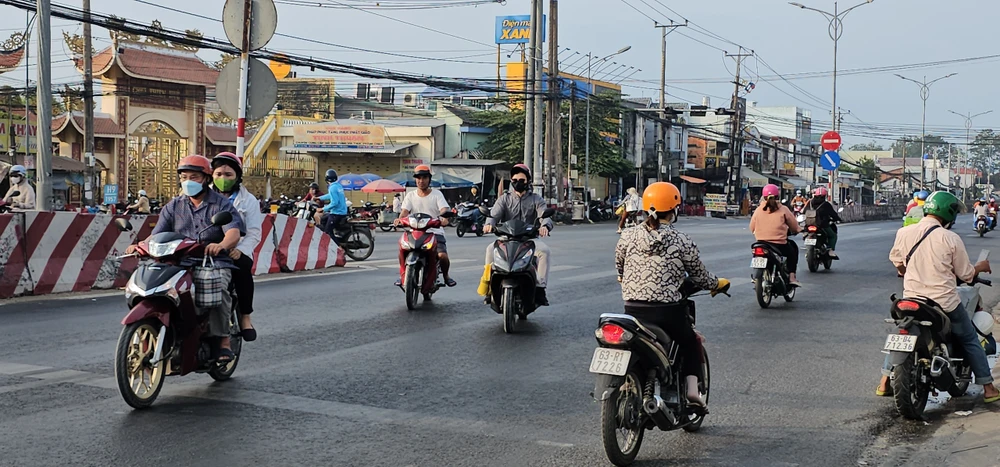 ngược chiều trên quốc lộ 1 (14).jpg