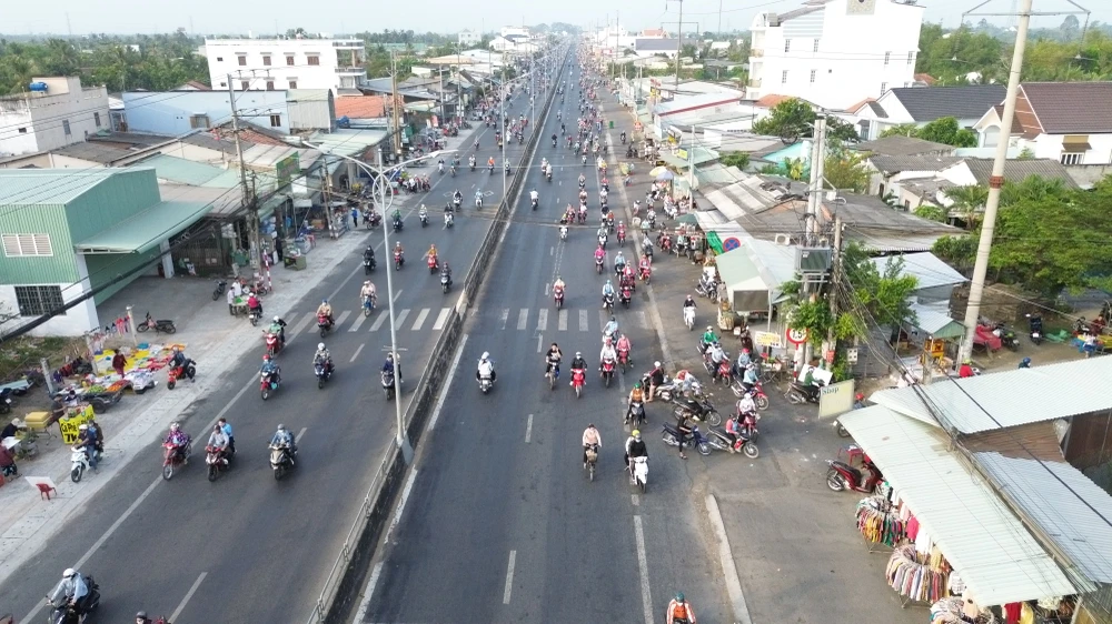 ngược chiều trên quốc lộ 1 (2).JPG