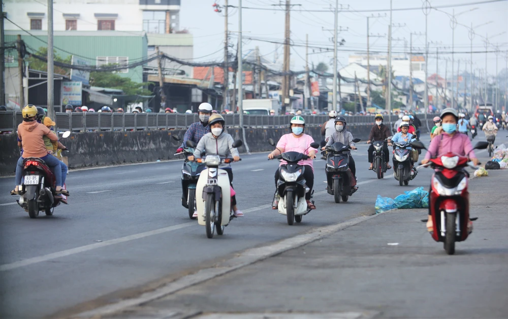 ngược chiều trên quốc lộ 1 (5).JPG