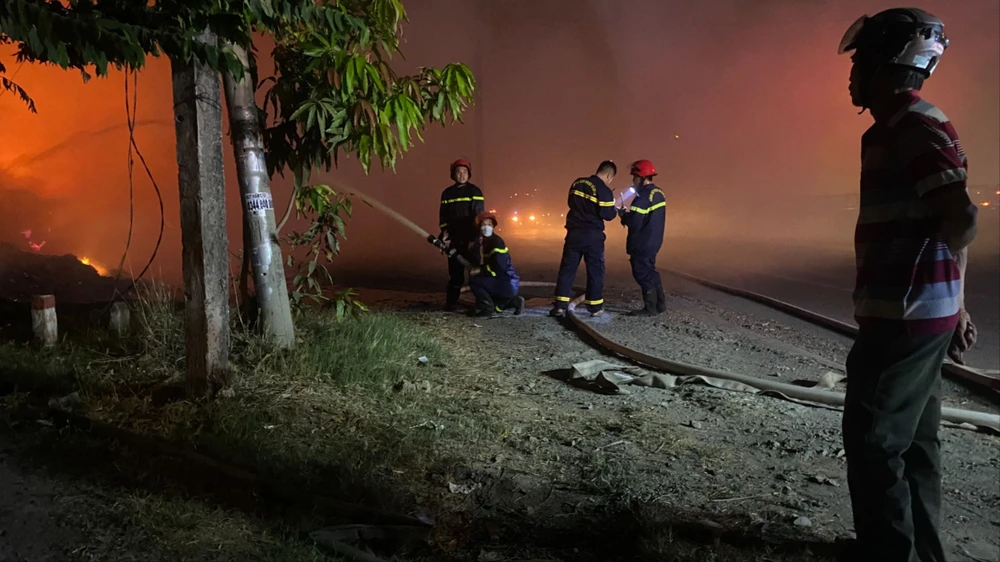 Cháy kho chứa phế liệu.jpg