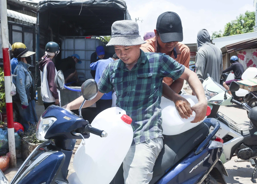 Giọt nước nghĩa tình (11).JPG