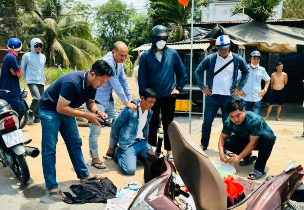 giả thuê xe ôm cướp xe máy.jpg