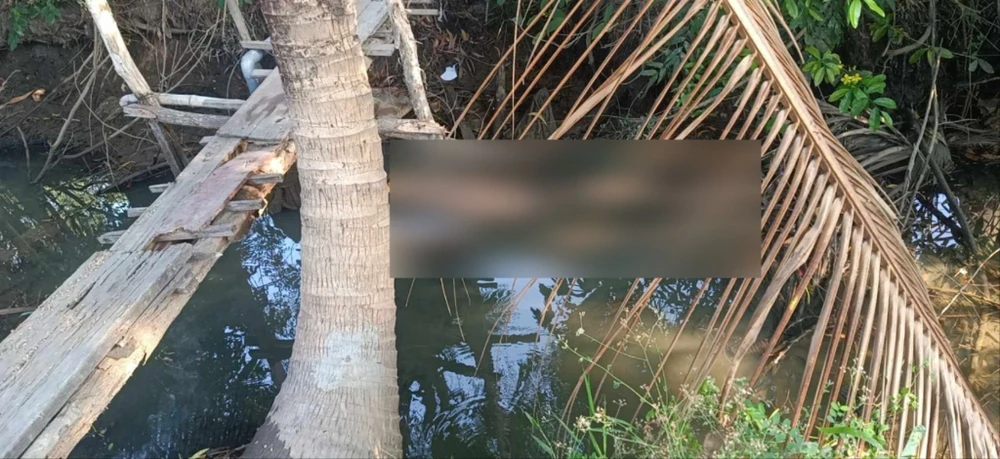 Người đàn ông tử vong dưới mương nước.jpg