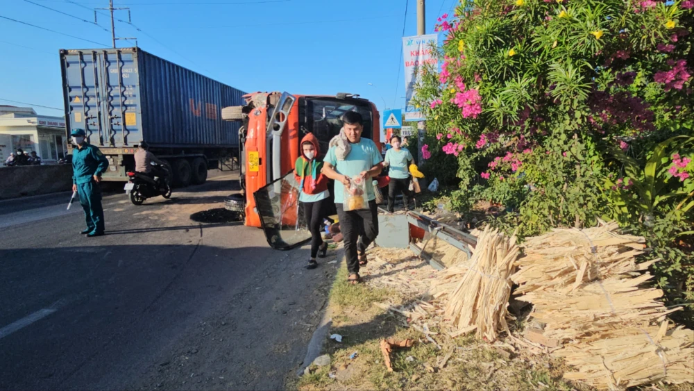 Xe chở công nhân.jpg