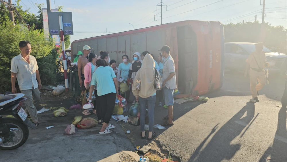 Xe chở công nhân.jpg