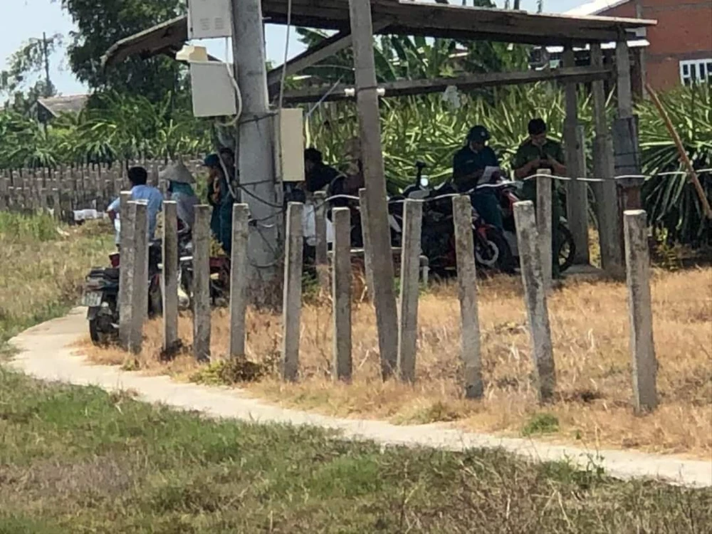 Long An: Phát hiện 1 thi thể ở vườn thanh long