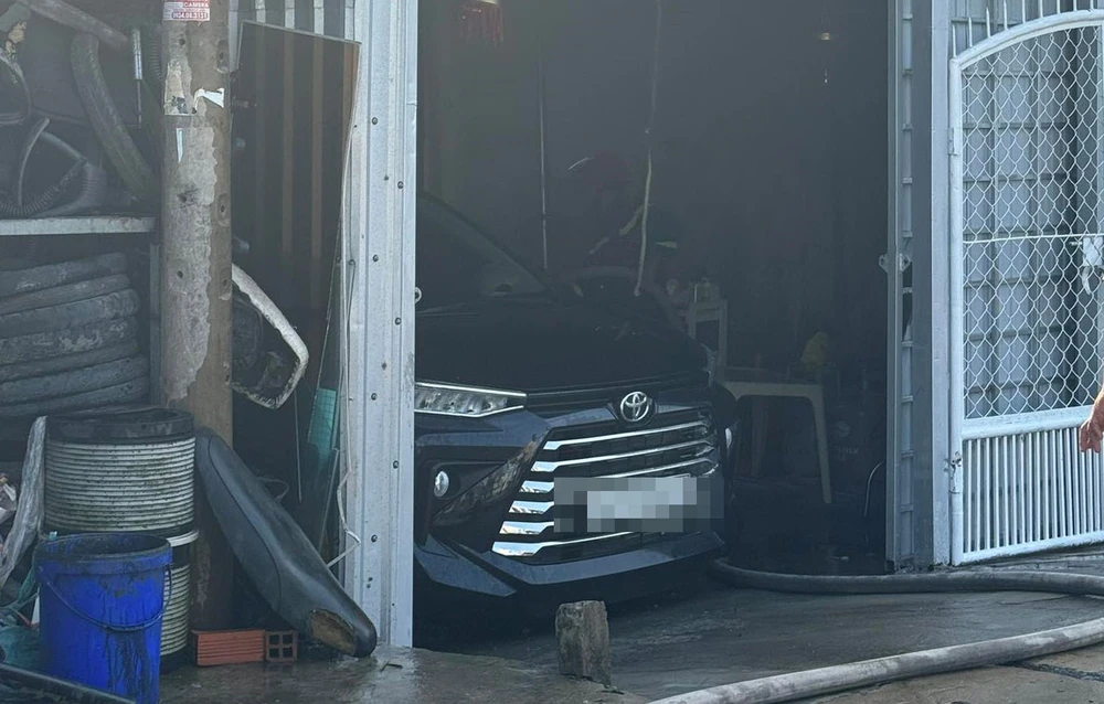 xe ô tô 5 chỗ (4).jpg