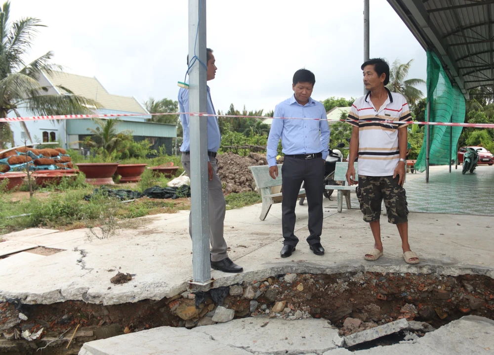 sạt lở đê bao ven sông Vàm Cỏ Tây (3).jpg