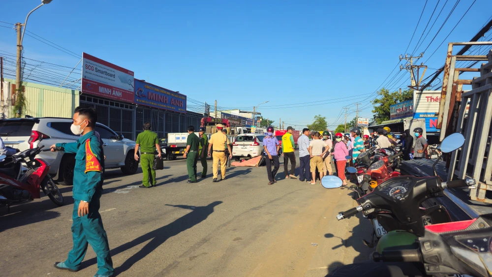 tông vào đuôi ô tô phía trước 3.jpg