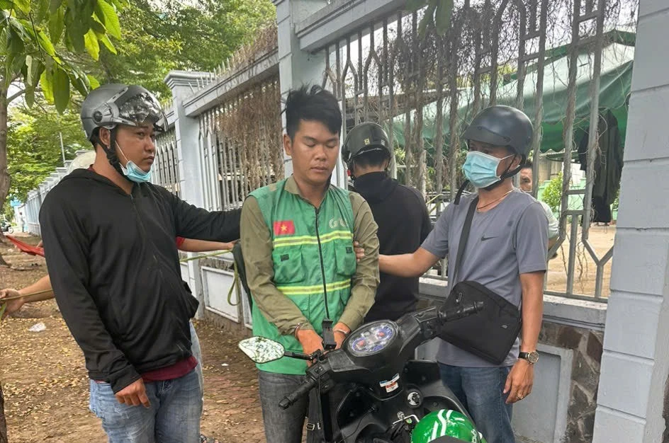 Từ lời khai hung thủ mặc áo Grab, công an truy bắt được kẻ cướp giật sau 1 ngày gây án