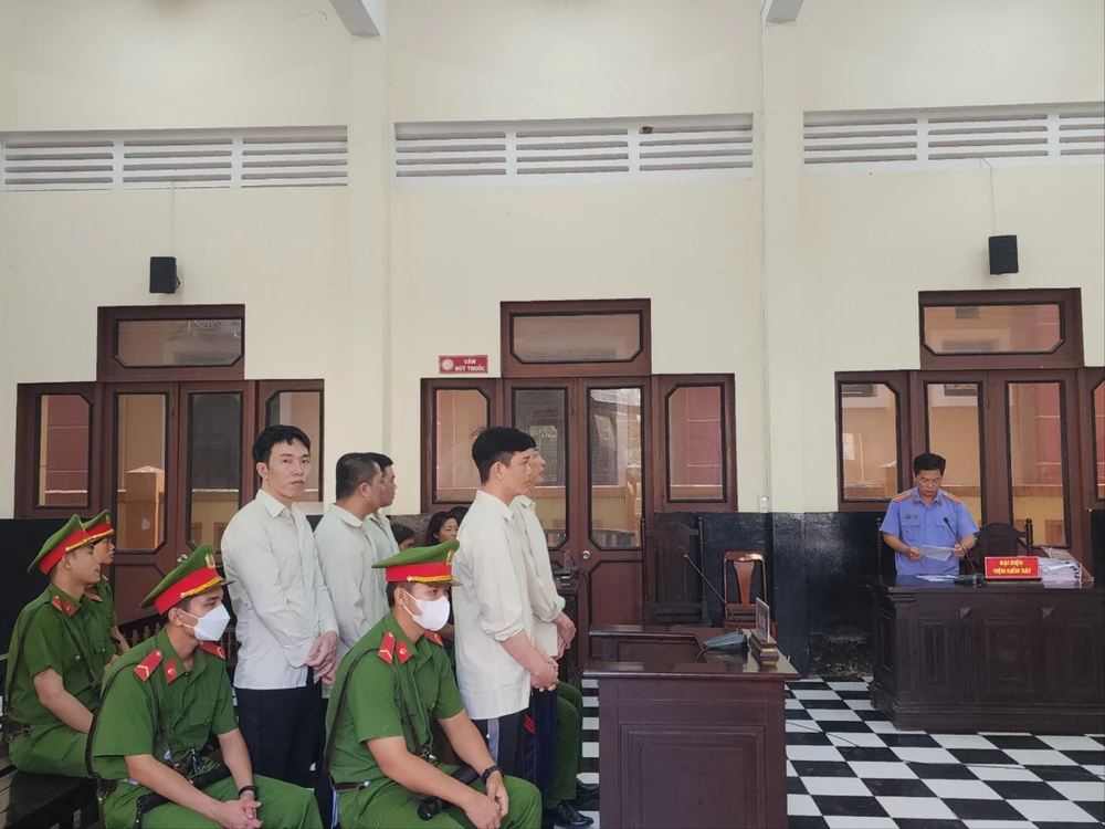 Trộm mai vàng.jpg