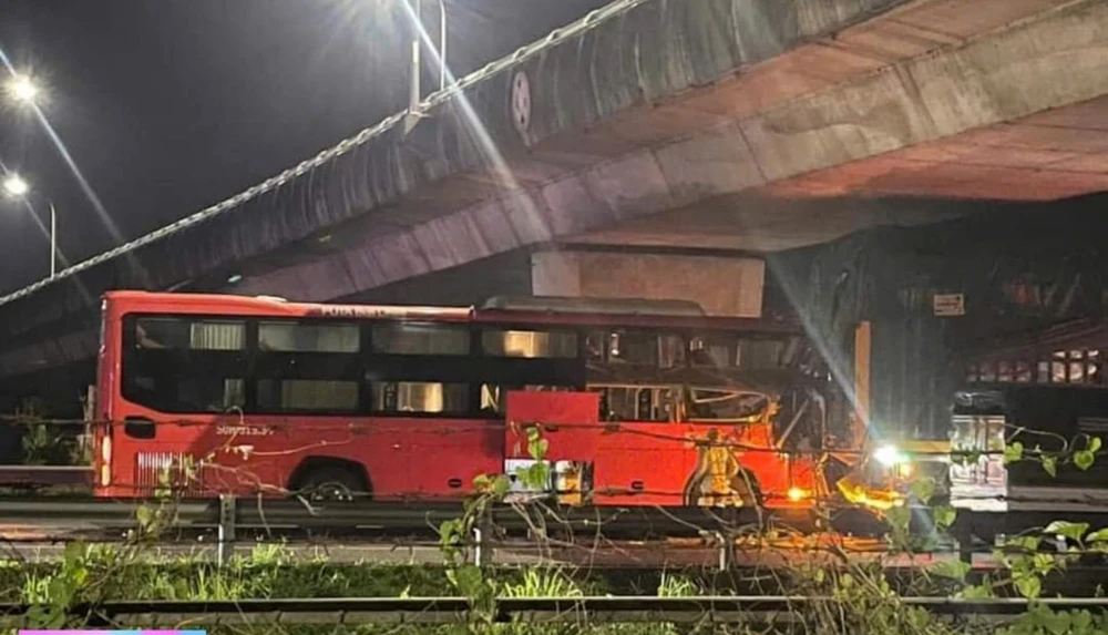 10 người nhập viện sau 2 vụ va chạm trên cao tốc TP.HCM - Trung Lương