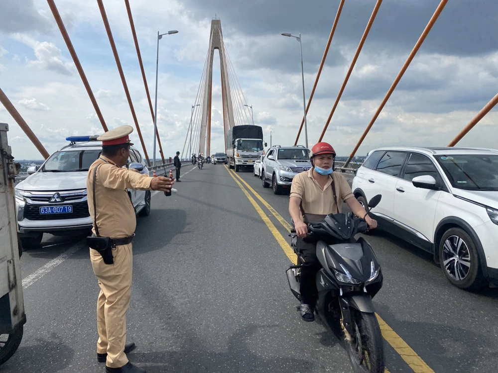 Cầu Rạch Miễu 1.jpg