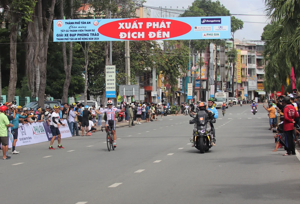 giải đua xe đạp 5.jpg