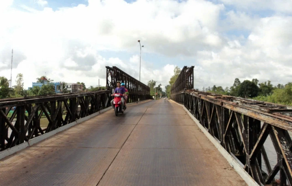 6 cây cầu sắt.jpg