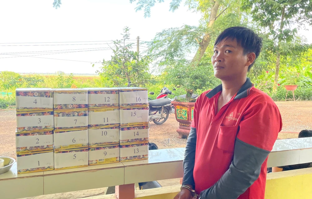 vận chuyển thuê pháo lậu.jpg