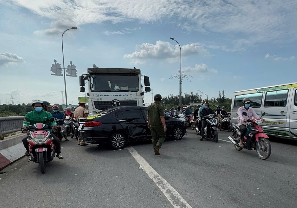 cầu Bến Lức.jpg