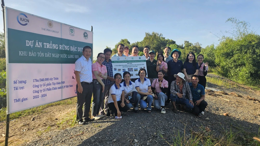 Khu Bảo tồn đất ngập nước Láng Sen