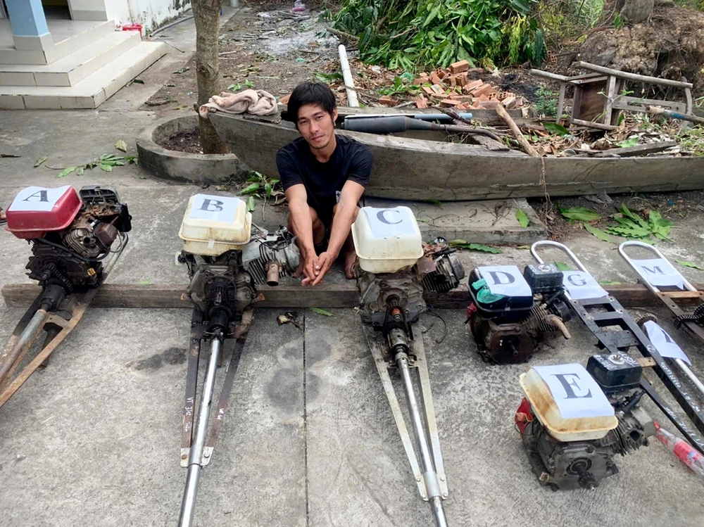 trộm xuồng máy.jpeg