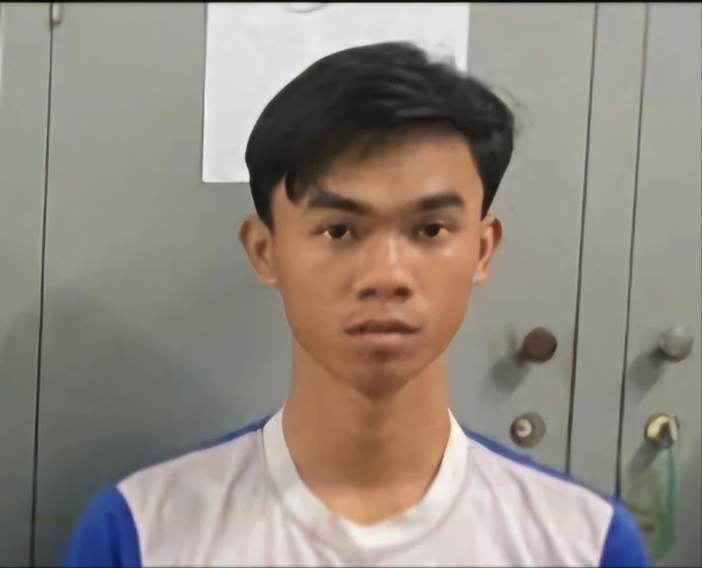 Nam thanh niên cùng bạn gái 12 tuổi cướp ô tô