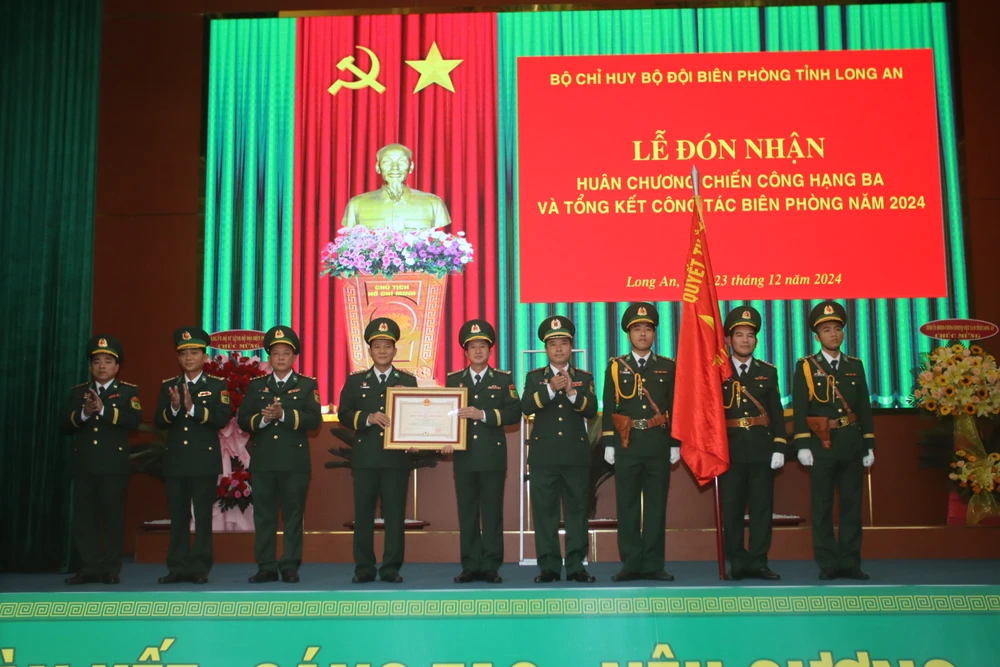 Huân chương chiến công hạng ba.JPG