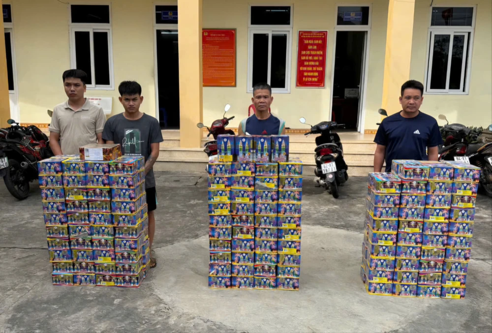 Chở pháo lậu.jpg