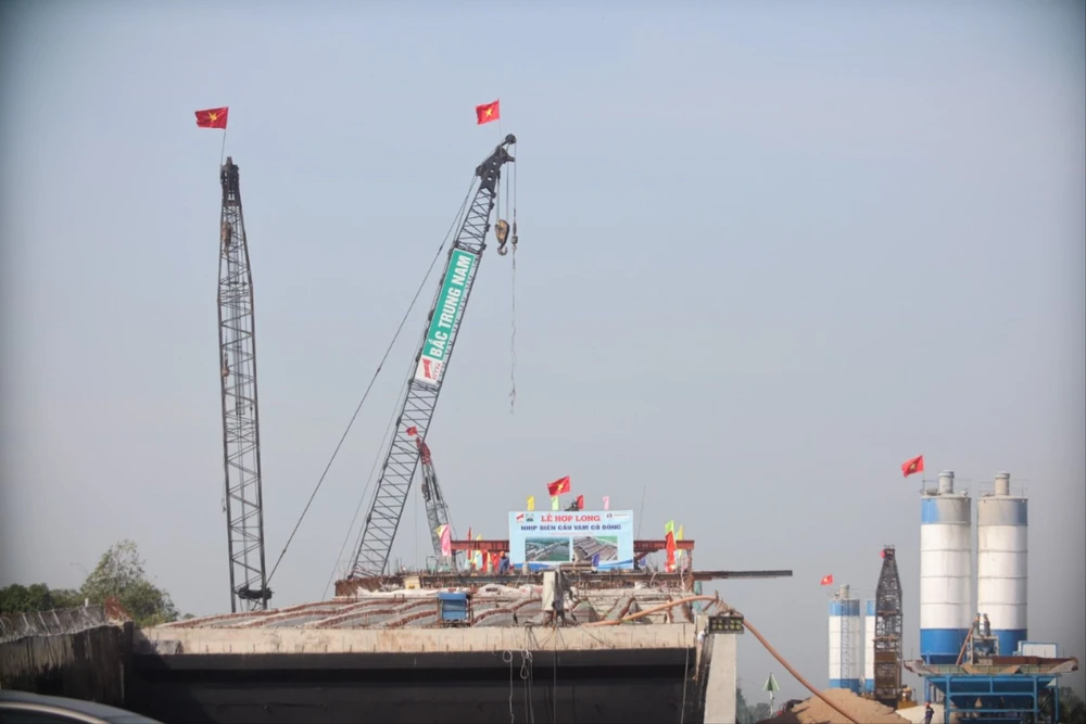 Cầu Vàm Cỏ Đông.JPG