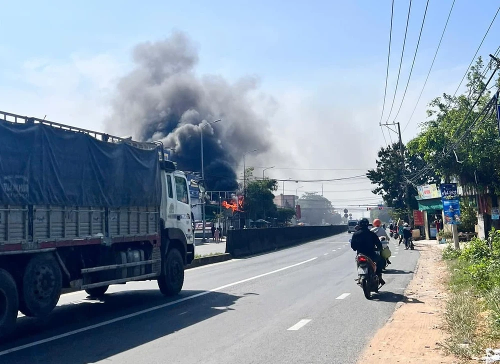 mui bạc xe tải 6.jpg