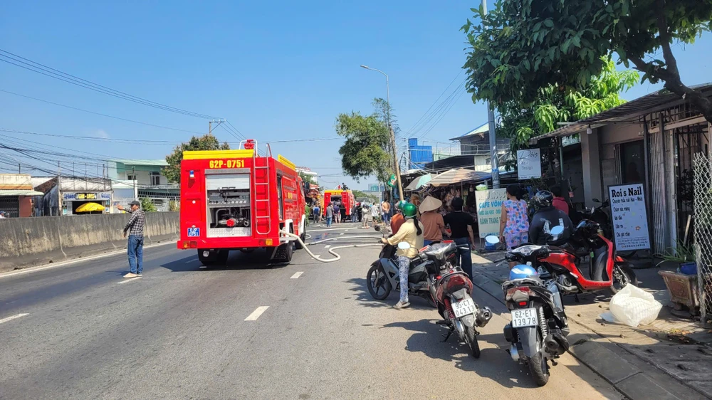 tiệm may mui bạc xe tải.jpg