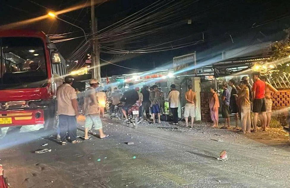 xe chở công nhân.jpg