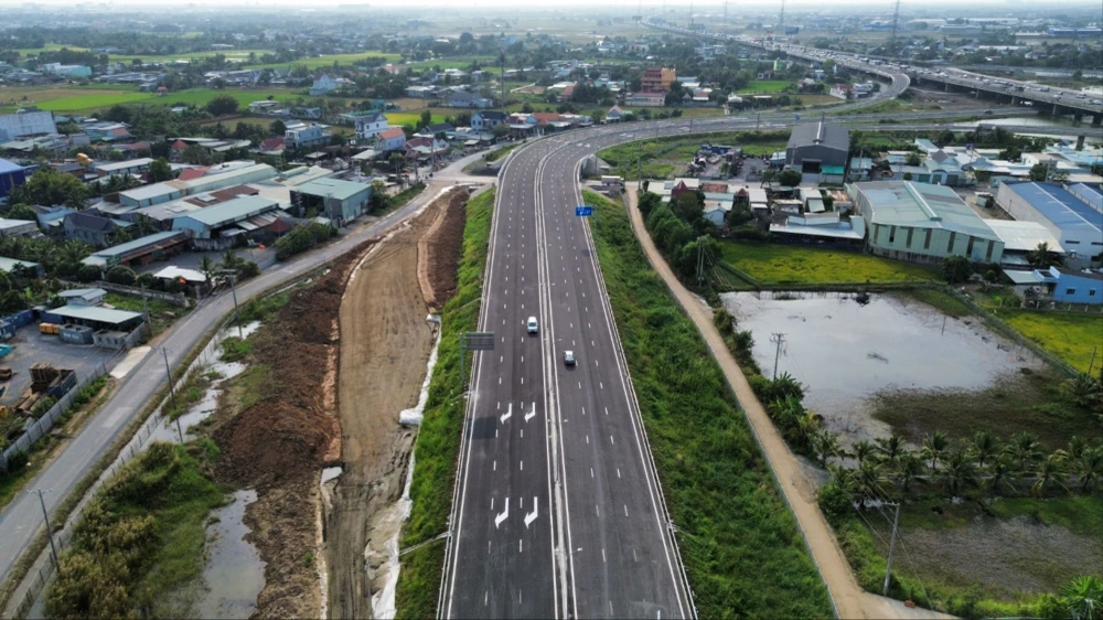 Cao tốc Bến Lức.jpg