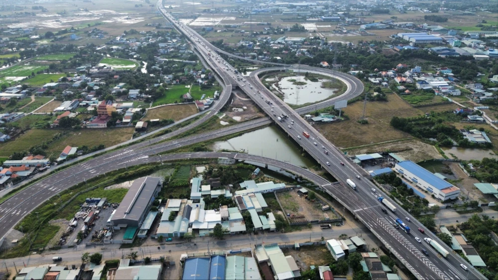 Cao tốc Bến Lức.jpg