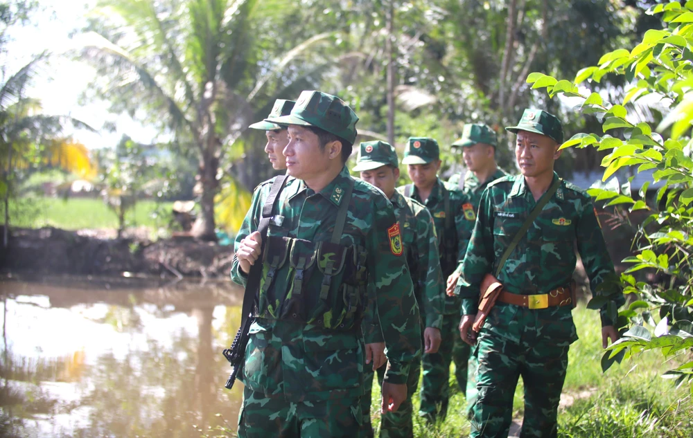 Giữ vững biên cương 2.JPG