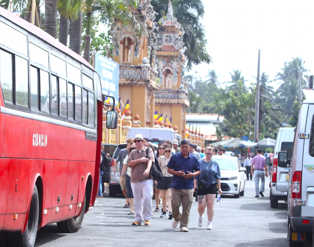 du khách quốc tế 16.JPG