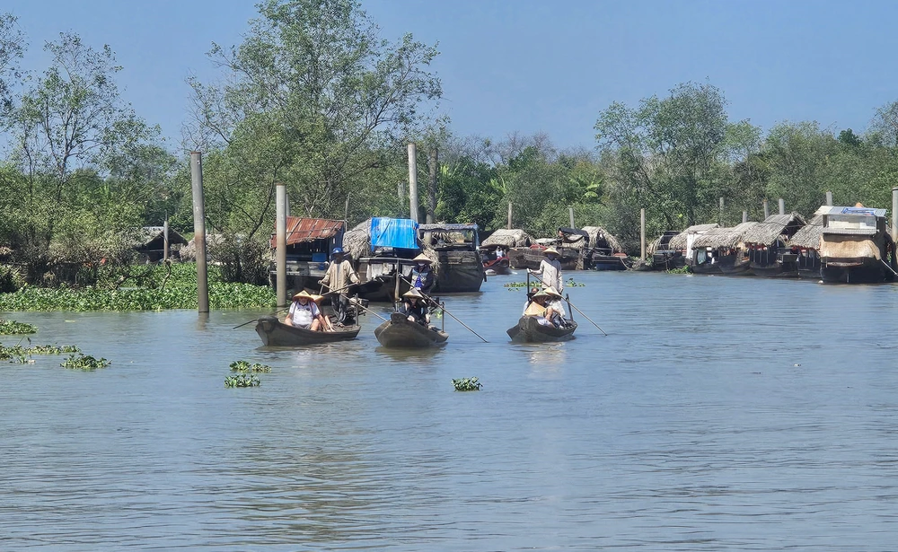 du khách quốc tế (4).jpg