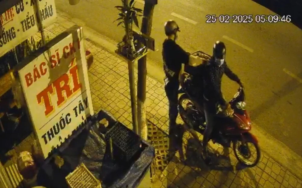 Trộm 10 thùng trái cây.jpg