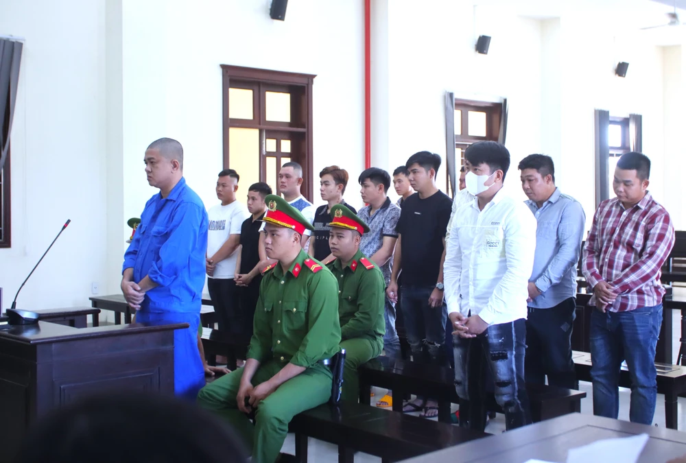 dùng súng bắn chết 1.JPG