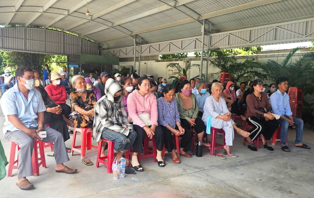 dùng súng bắn chết 6.jpg