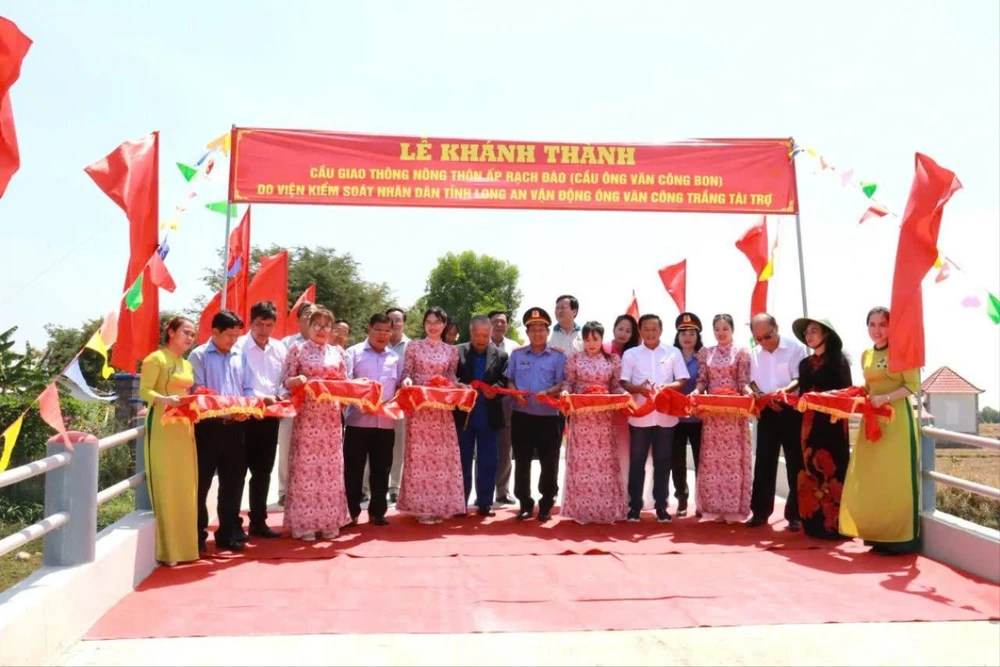 Khánh thành cầu.jpg