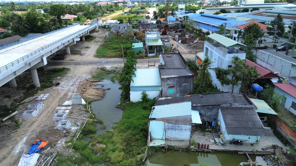 đường tỉnh 830E 2.jpg