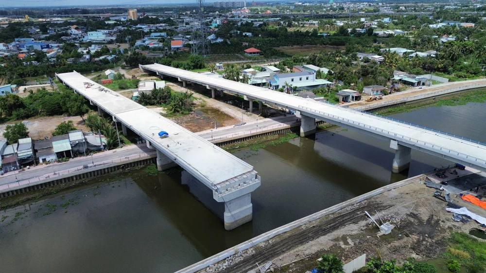 đường tỉnh 830E.jpg