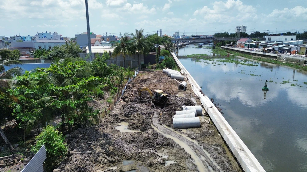 Dự án kè bờ sông Vàm Cỏ Đông 1.jpg