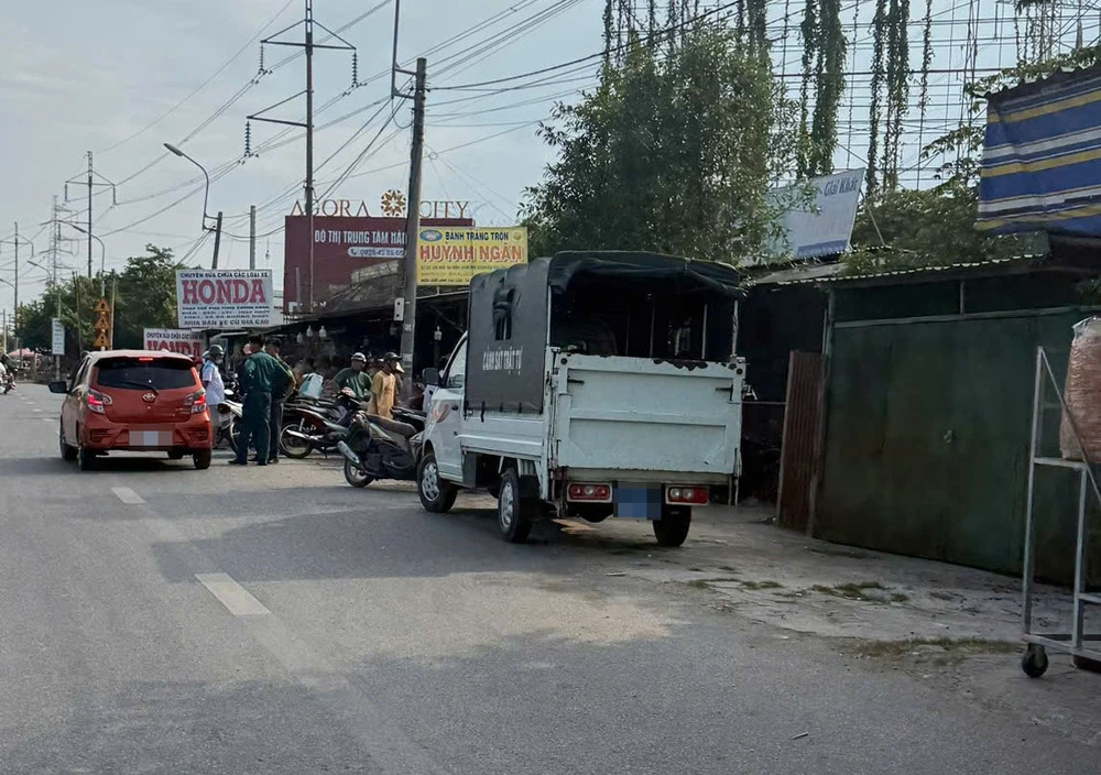 chủ quán cà phê 2.jpg