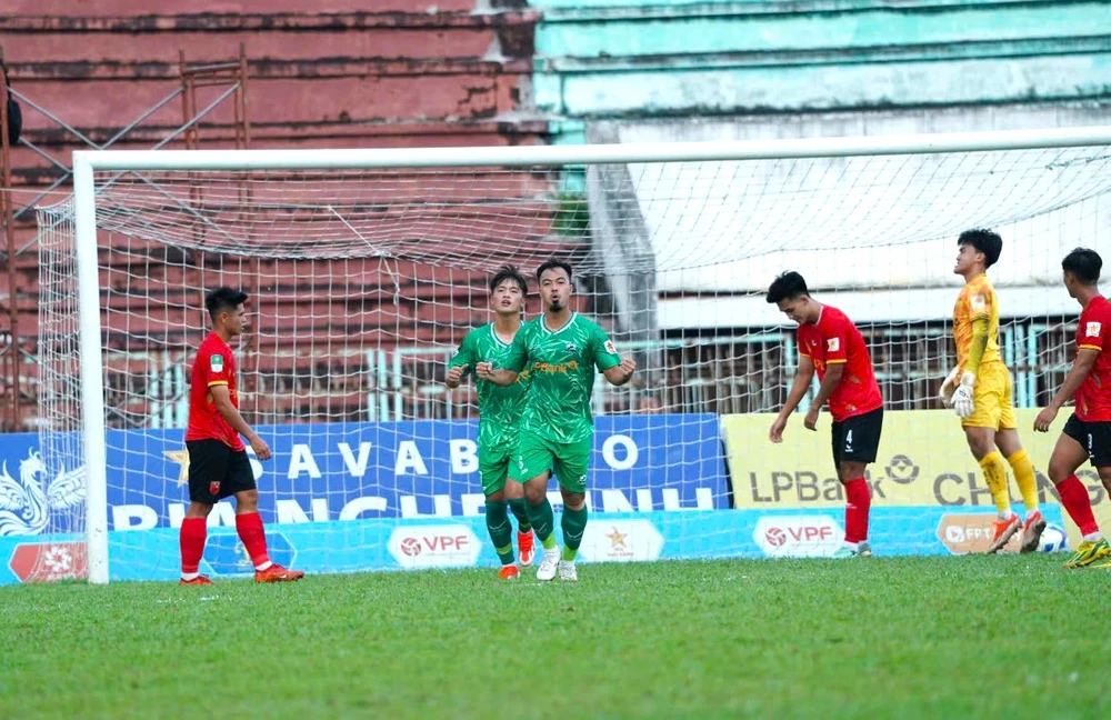 Phù Đổng Ninh Bình.jpg