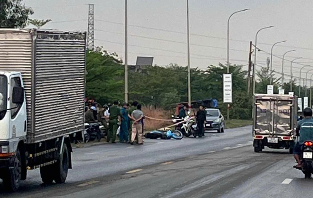 nghe tiếng sét đánh.jpg