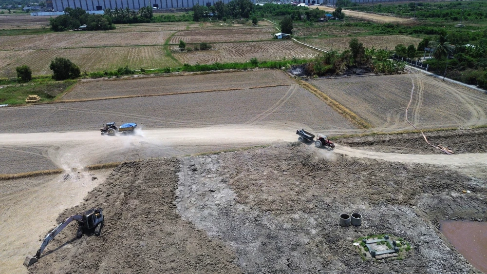 khai thác đất mặt ruộng 12.JPG