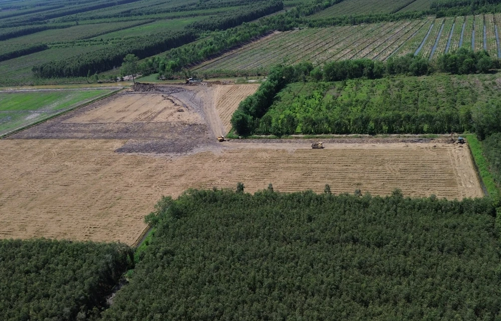 khai thác đất mặt ruộng 3.JPG