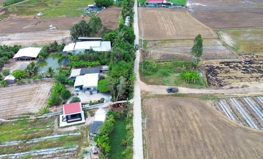 khai thác đất mặt ruộng 6.JPG