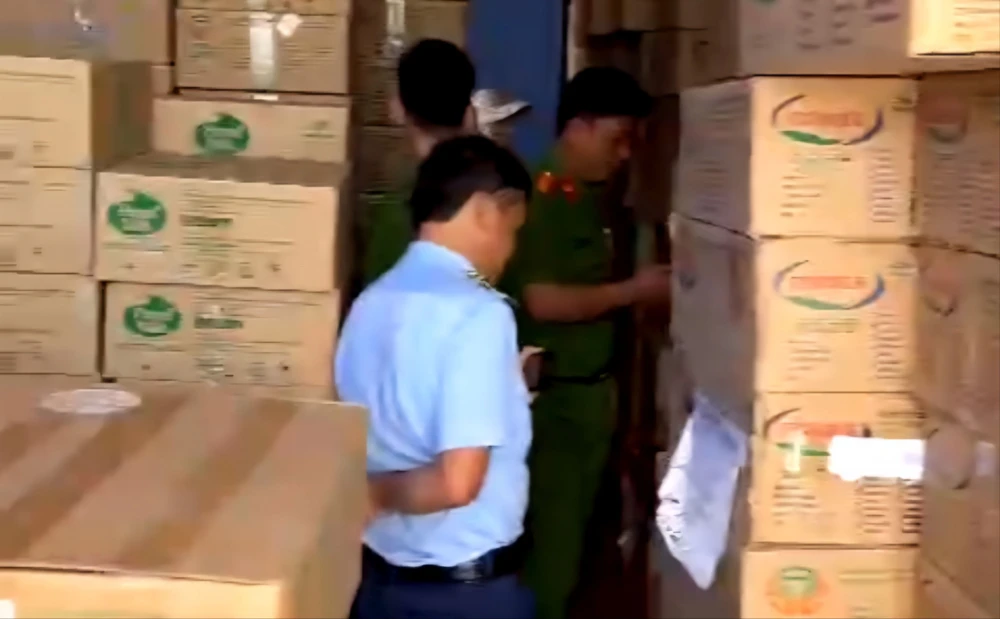 25 tấn sữa bột.jpg