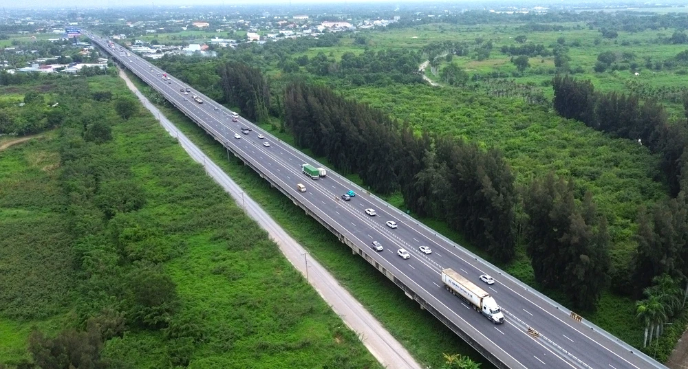 hàng cây ven cao tốc 2.JPG